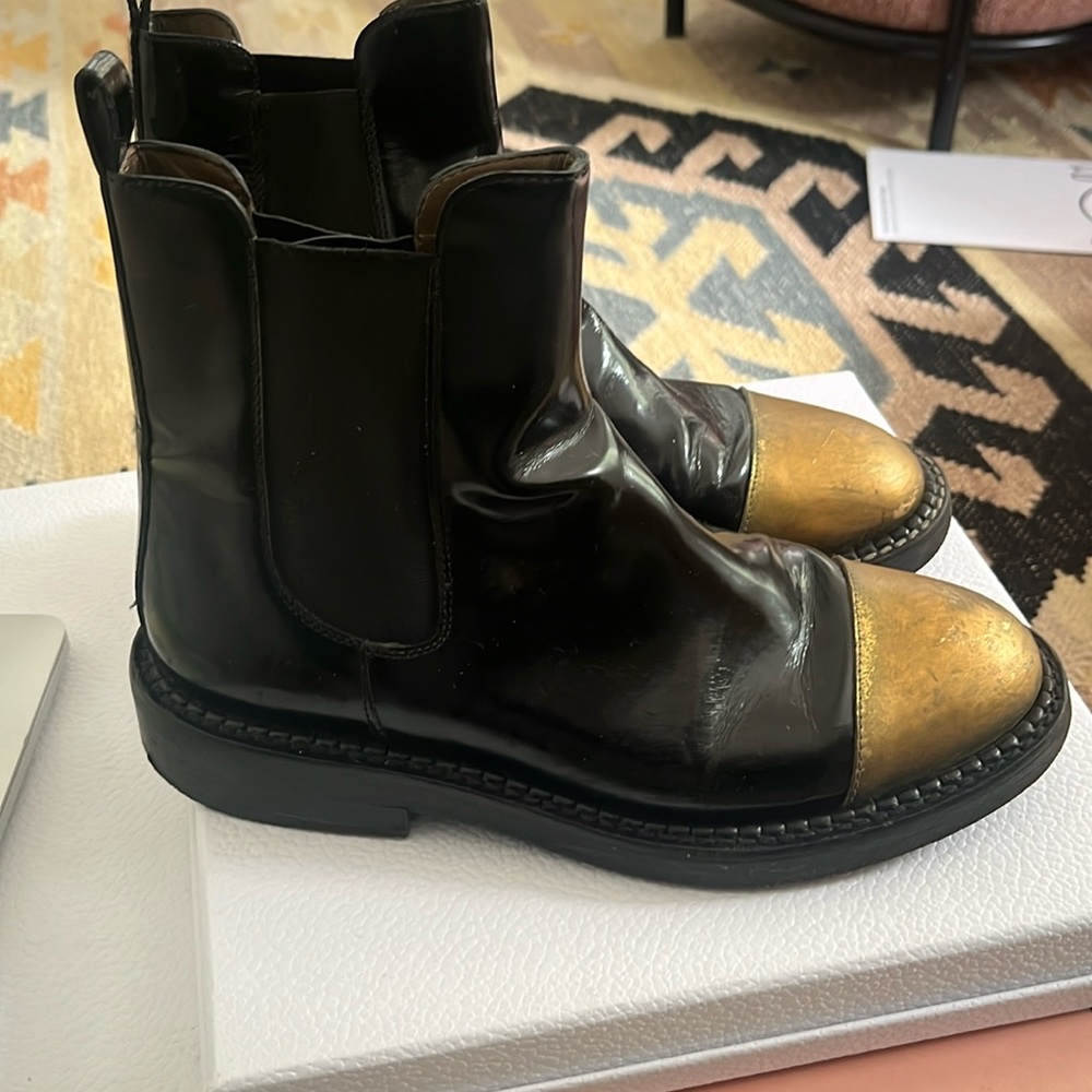 MARNI Black & gold Chelsea boots. 37